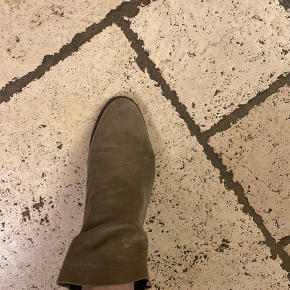 Stuart Weitzman - Picture 5 of 7